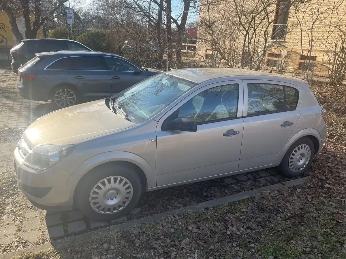Gebraucht Opel Astra Edition 116 PS (85 kW) 2009 Grau Limousine