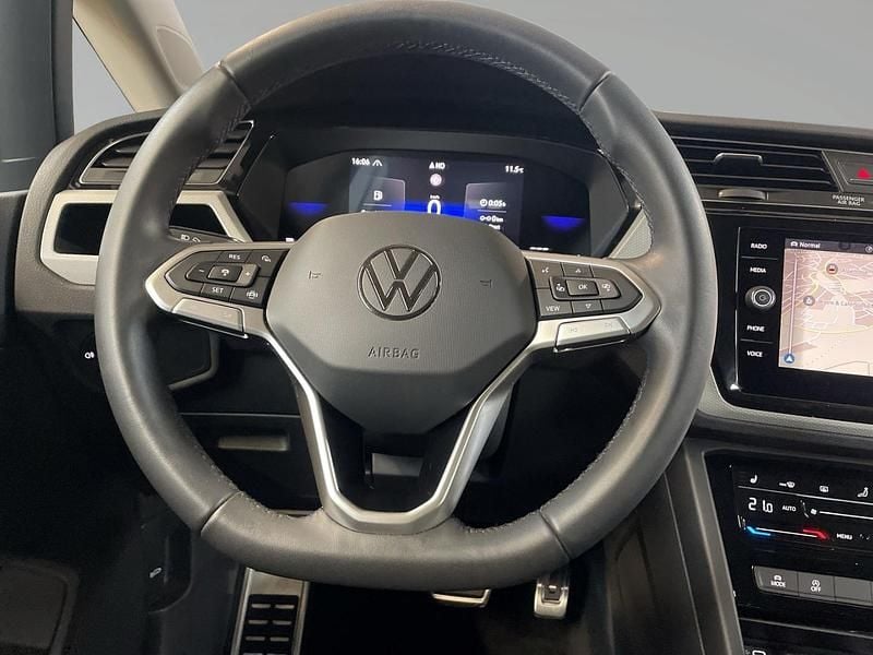 Gebraucht VW Touran Comfortline 150 PS (110 kW) 2024 Grau Van / Kleinbus