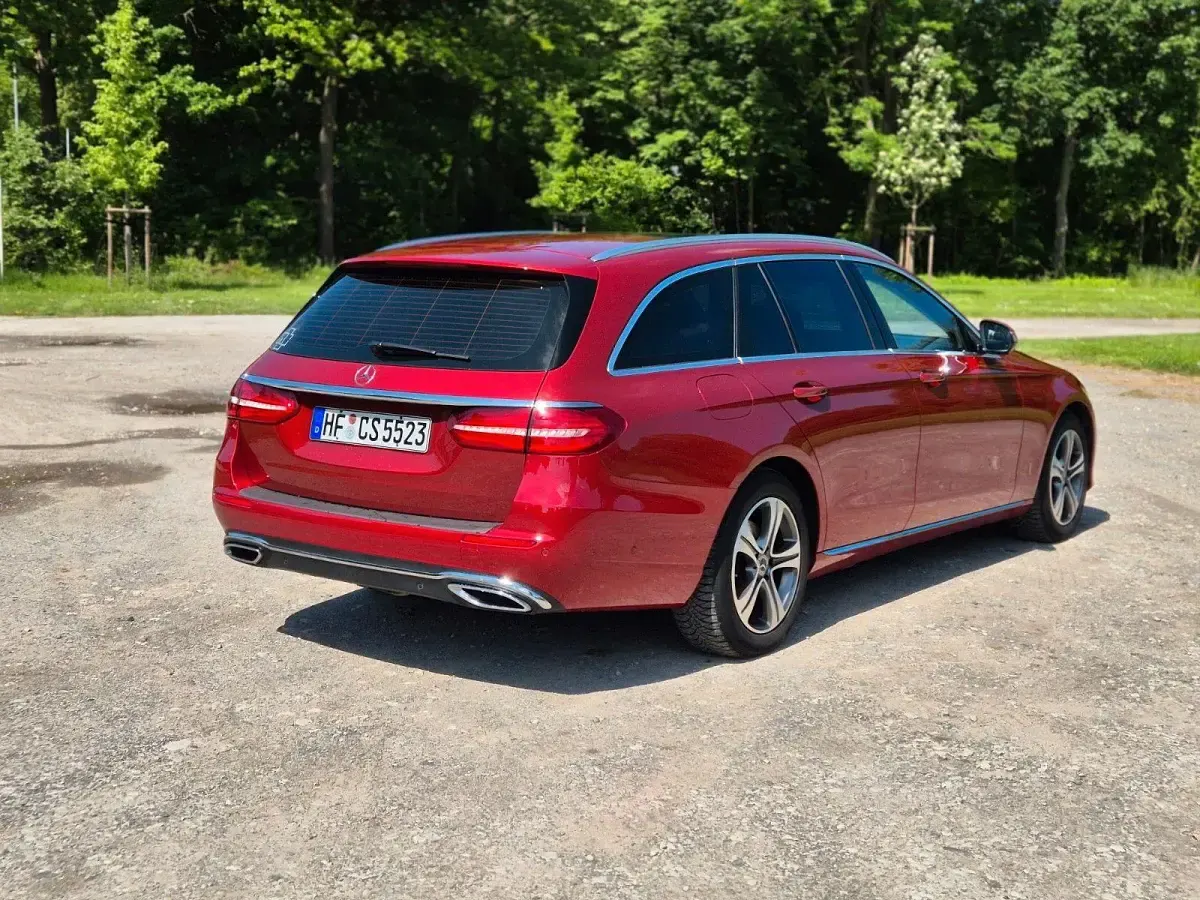 Gebraucht Mercedes E220 194 PS (142 kW) 2017 Rot Kombi
