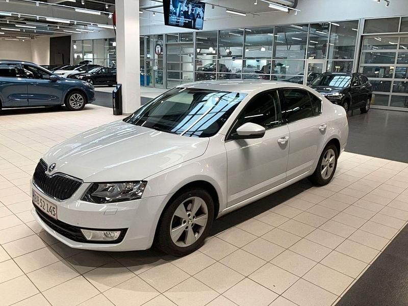 Weiß Gebraucht 2016 Skoda Octavia Limousine | 5.800 € (Guter Preis) - Bild 1/4
