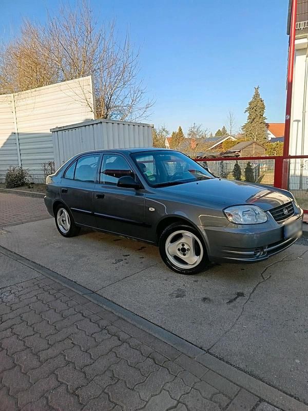 Second-hand Hyundai Accent 85 CP (62 kW) 2004 Gri Break