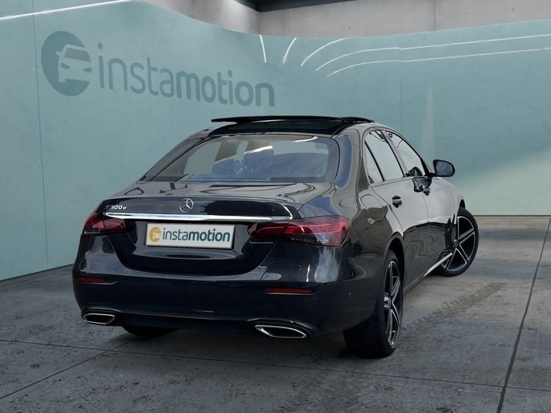 Gebraucht Mercedes E300 Avantgarde 211 PS (155 kW) 2022 Grün Limousine