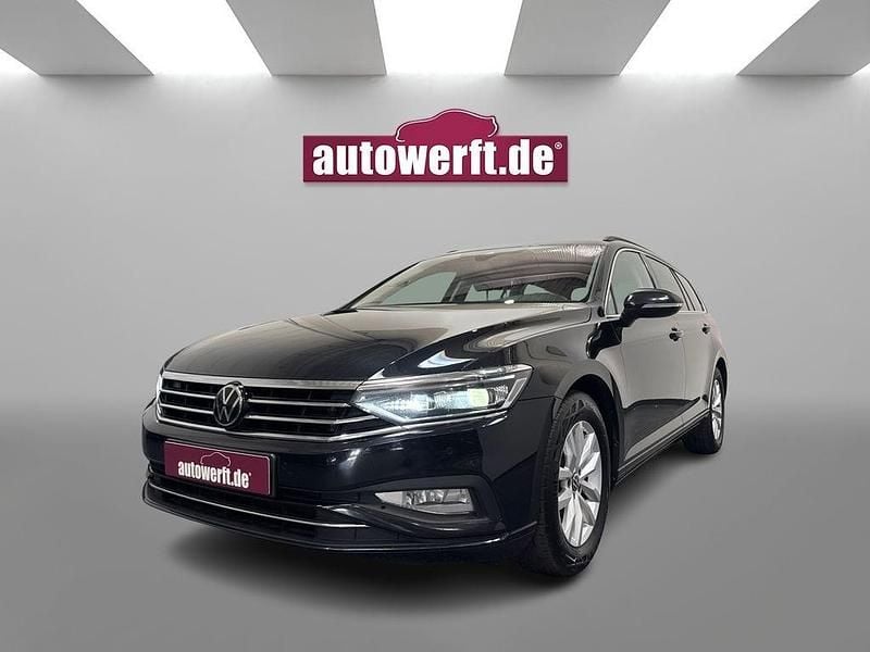 Schwarz Gebraucht 2023 VW Passat S Kombi | 19.990 € - Bild 1/4
