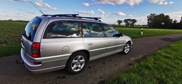 Gebraucht Opel Omega Edition 120 PS (88 kW) 2002 Silber metallic Kombi