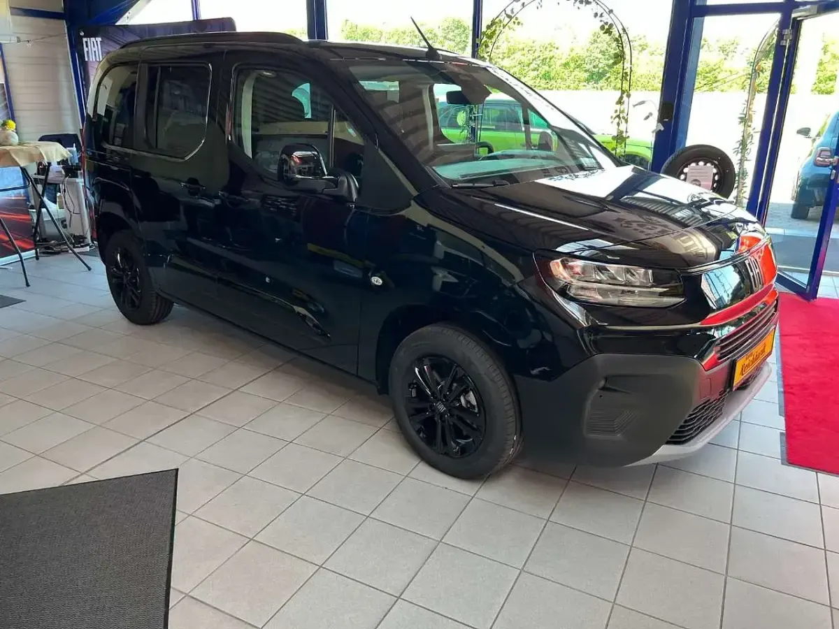 Neu Fiat Qubo Icon 131 PS (96 kW) 2026 Schwarz Van / Kleinbus