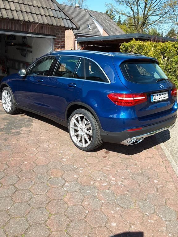 Blau Gebraucht 2017 Mercedes GLC250 SUV | 27.650 € (Guter Preis) - Bild 1/4