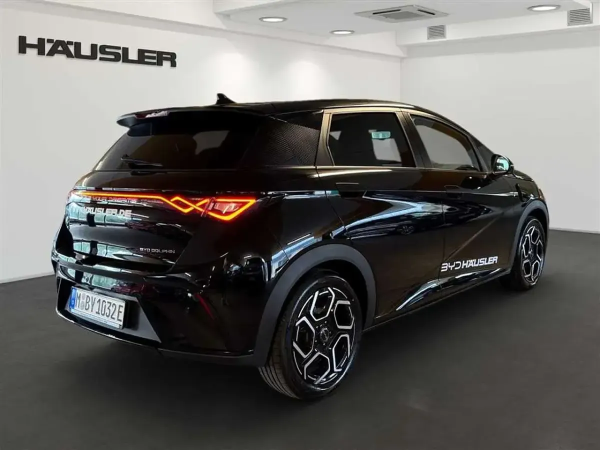 Neu BYD Dolphin Design 150 kW (204 PS) 2026 Obsidian black Kleinwagen