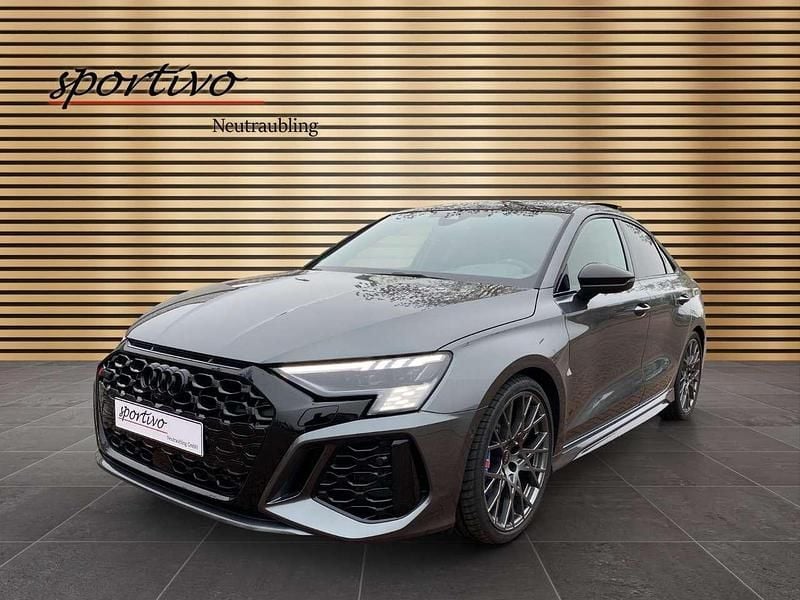 Daytonagrau perleffekt Gebraucht 2023 Audi RS3 Performance Limousine | 68.700 € (Superpreis) - Bild 1/4