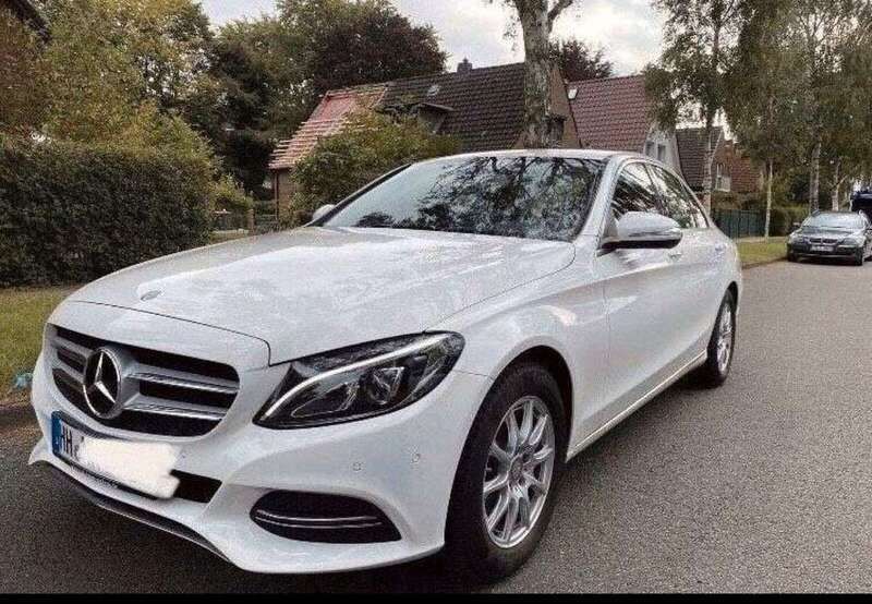 Weiß Gebraucht 2014 Mercedes C180 Limousine | 17.800 € (Etwas zu teuer) - Bild 1/4