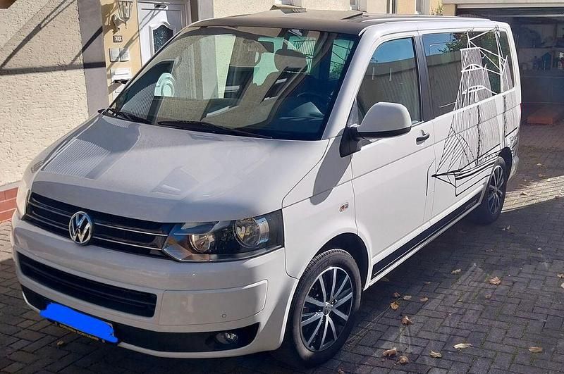 Weiß Gebraucht 2013 VW Multivan Edition Van | 25.500 € (Fairer Preis) - Bild 1/4