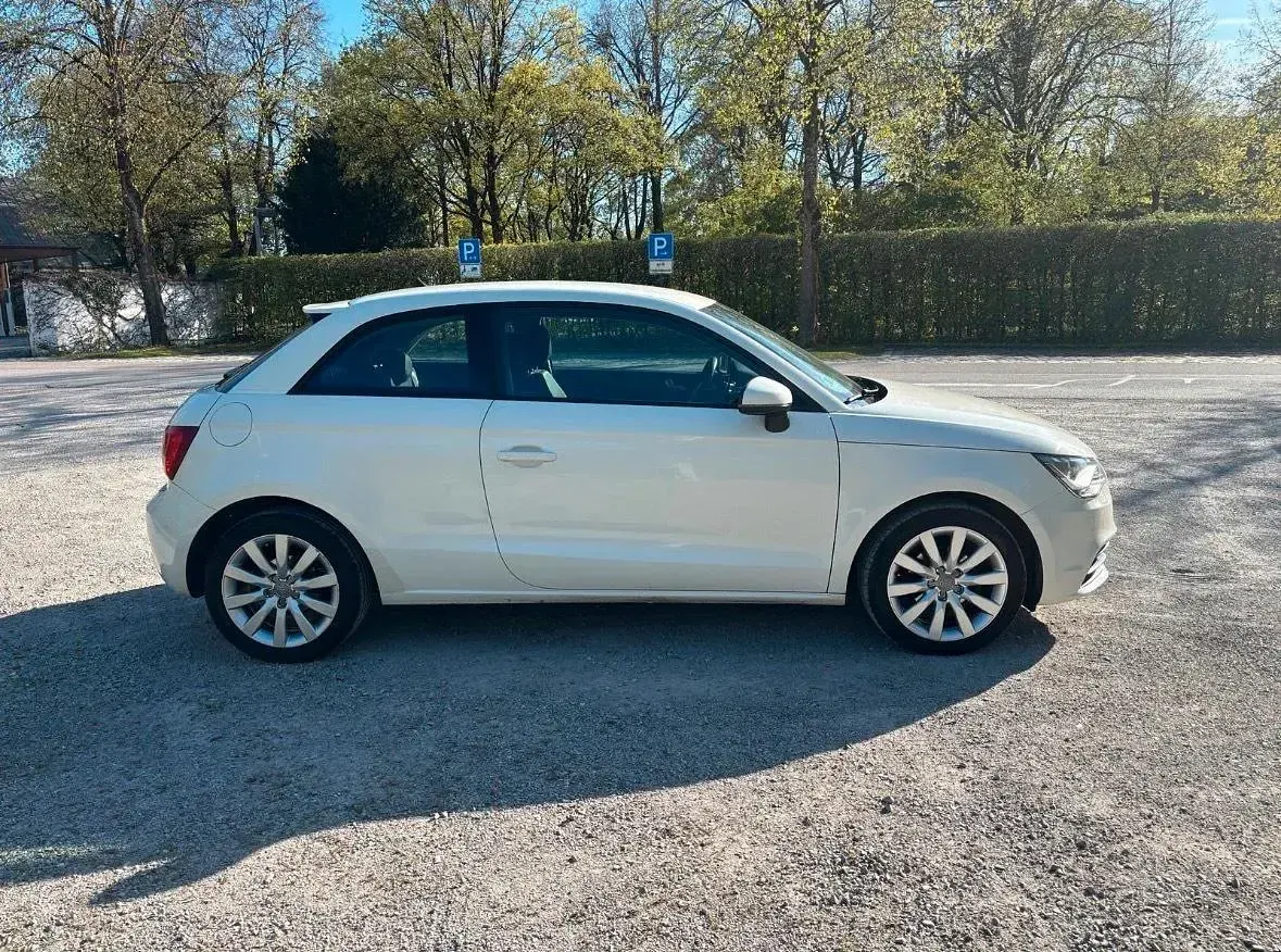 Gebraucht Audi A1 86 PS (63 kW) 2012 Weiß Kleinwagen