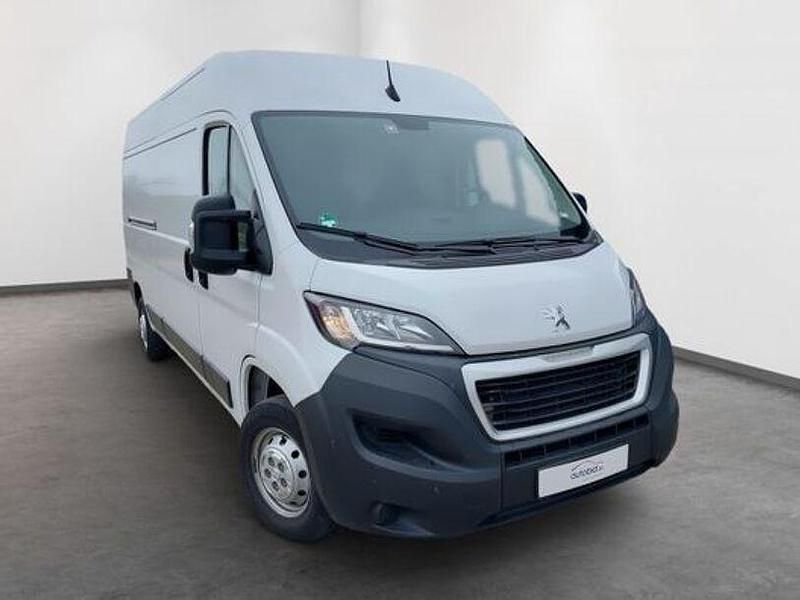 Gebraucht Peugeot Boxer Premium 165 PS (121 kW) 2022 Lackierung weiss icy/deckende lackierung Van