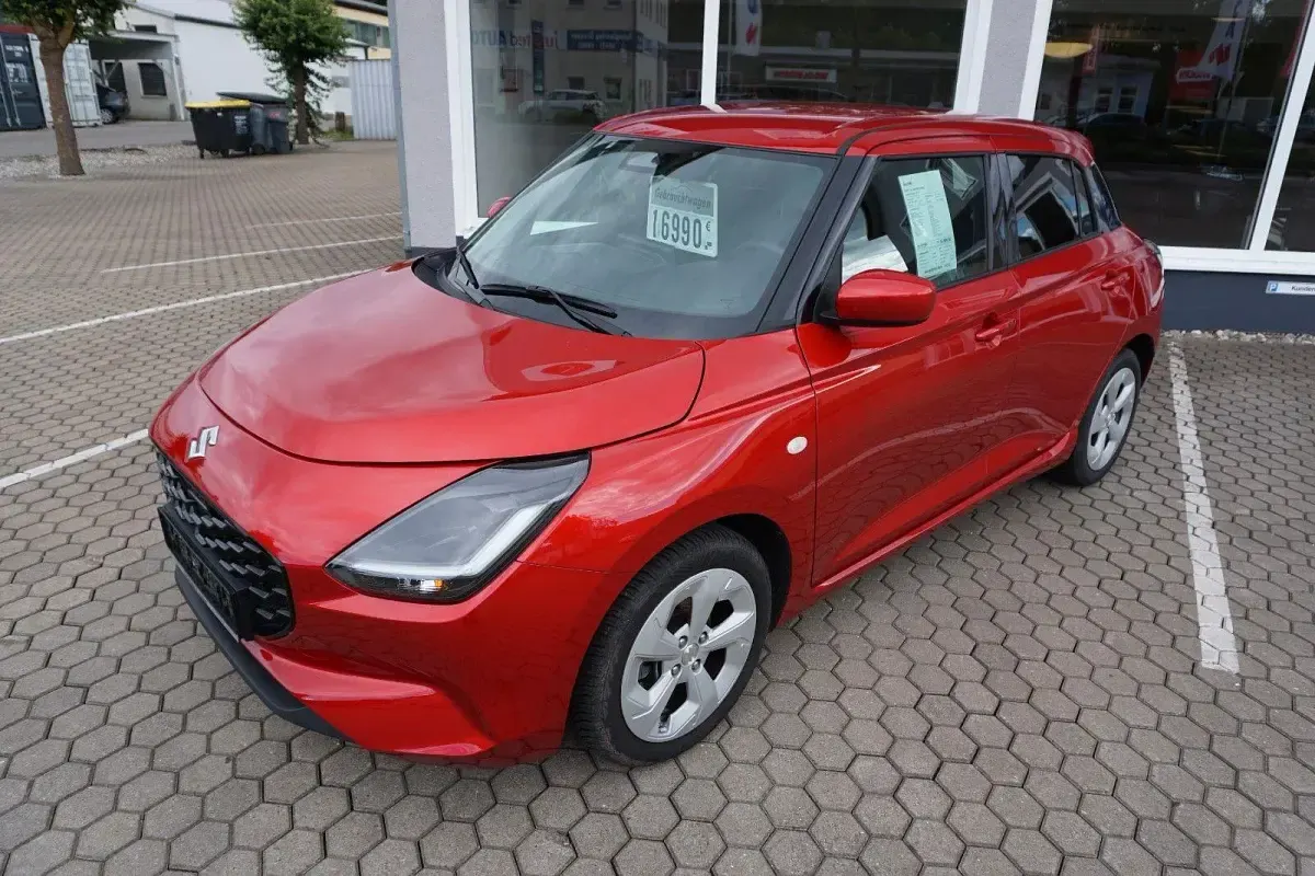 Gebraucht Suzuki Swift Comfort 83 PS (61 kW) 2025 Rot Kleinwagen