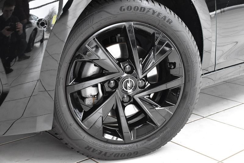 Gebraucht Opel Corsa 101 PS (74 kW) 2024 Grau grafik grau Kleinwagen