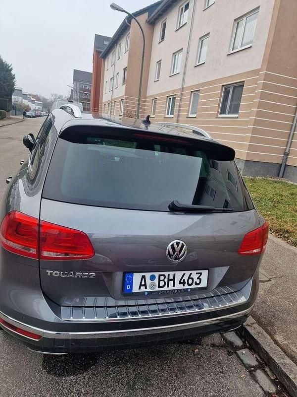Gebraucht VW Touareg Executive 262 PS (192 kW) 2017 Grau SUV