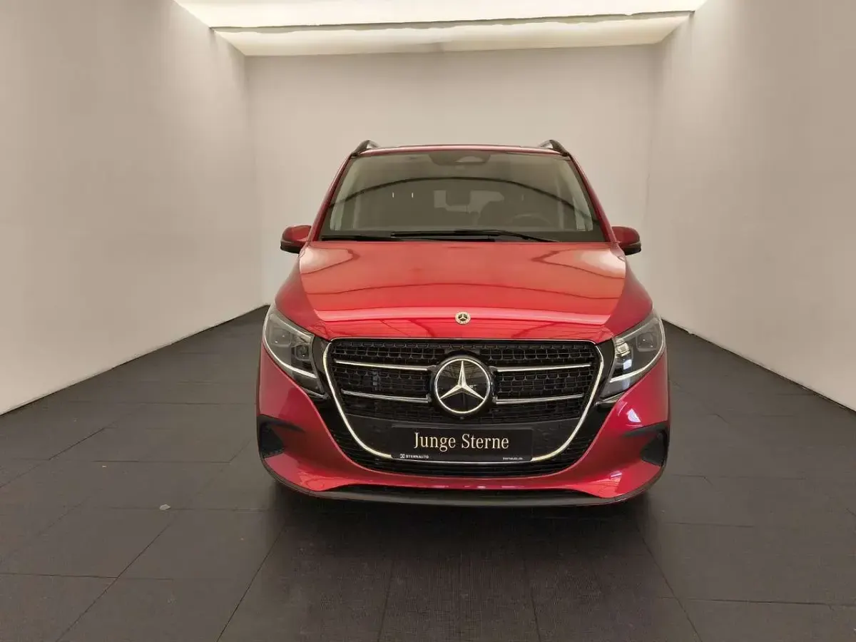 Gebraucht Mercedes V250 190 PS (139 kW) 2024 Rot Van / Kleinbus