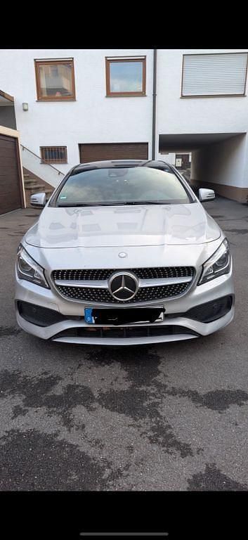 Silber Gebraucht 2016 Mercedes CLA250 Shooting Brake AMG line Kombi | 18.900 € (Fairer Preis) - Bild 1/4