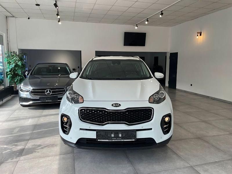 Weiß Gebraucht 2018 Kia Sportage DREAM-TEAM Edition SUV | 15.500 € (Fairer Preis) - Bild 1/4