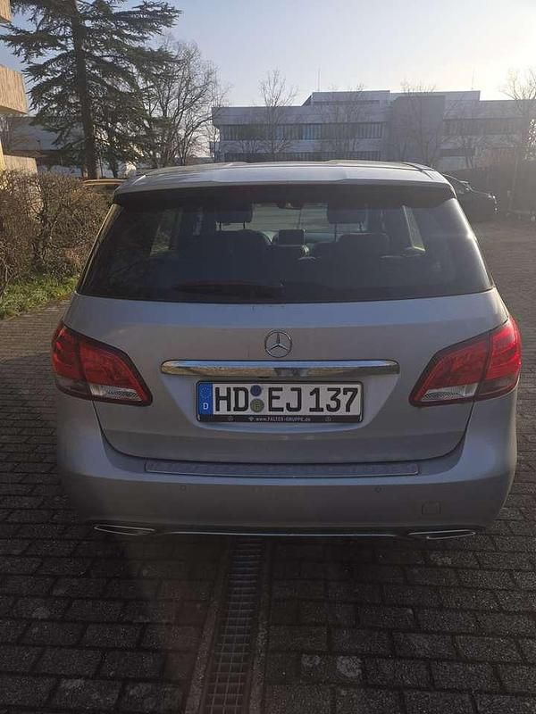 Gebraucht Mercedes 180 109 PS (80 kW) 2016 Silber Limousine