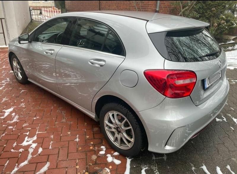 Gebraucht Mercedes A180 122 PS (89 kW) 2013 Silber Limousine