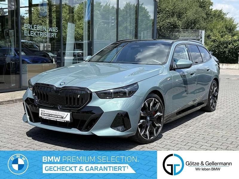 Cape york grün Gebraucht 2024 BMW i5 M Sport Limousine | 62.950 € - Bild 1/4