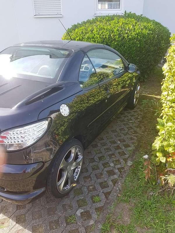 Schwarz Gebraucht 2003 Peugeot 206 CC Platinum Cabrio | 700 € (Superpreis) - Bild 1/4