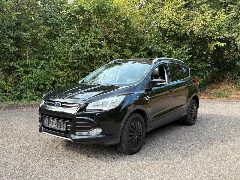 Schwarz Gebraucht 2014 Ford Kuga Titanium SUV | 6.950 € (Etwas zu teuer) - Bild 1/4