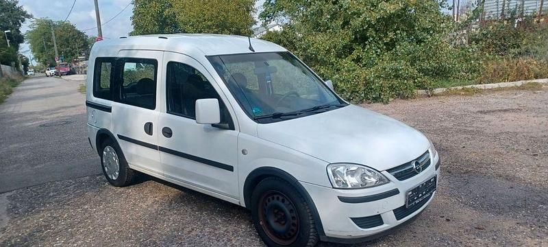 Weiß Gebraucht 2011 Opel Combo Edition Van / Kleinbus | 2.400 € (Guter Preis) - Bild 1/4