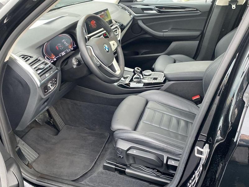 Gebraucht BMW X3 Performance 184 PS (135 kW) 2023 Schwarz black sapphire metallic (metallic) SUV