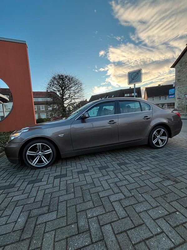 Gebraucht BMW 520 174 PS (127 kW) 2008 Braun Limousine