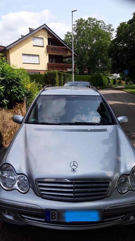 Silber Gebraucht 2004 Mercedes C220 Avantgarde Kombi | 3.250 € - Bild 1/4