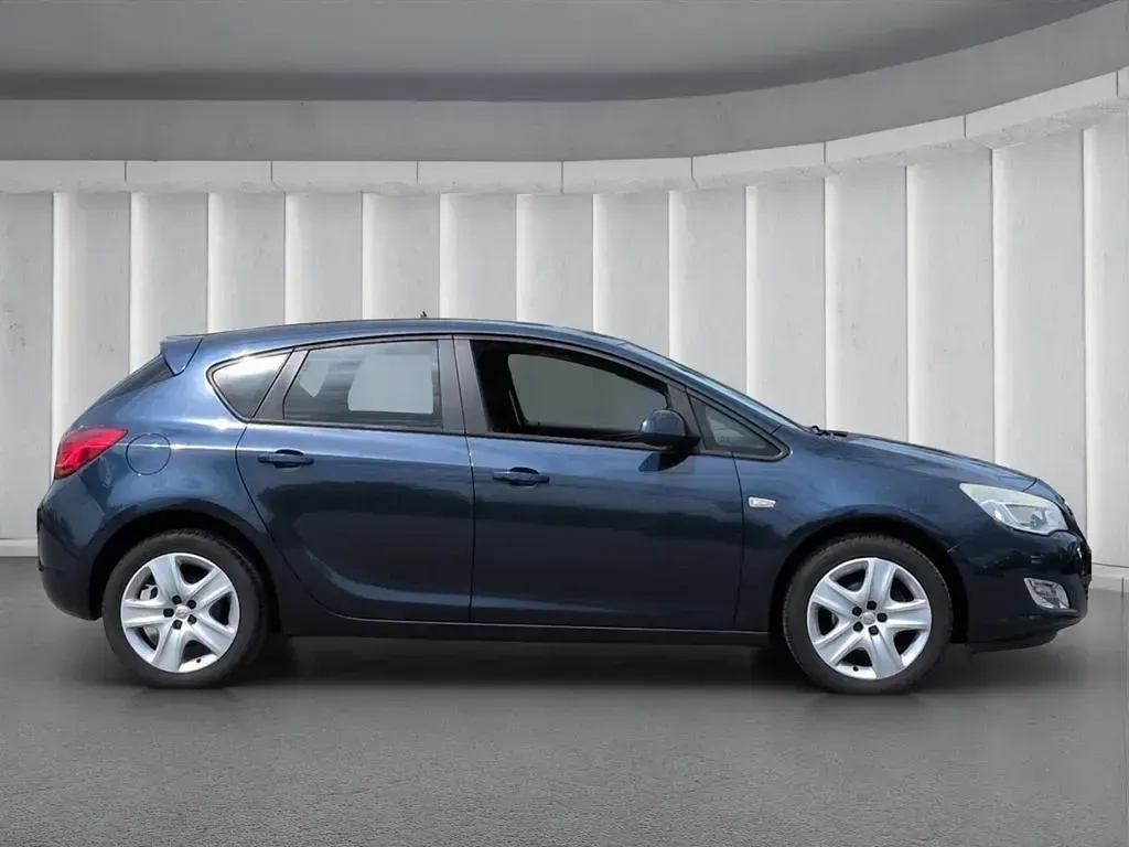 Gebraucht Opel Astra Design Edition 140 PS (102 kW) 2011 P2) (blau Limousine