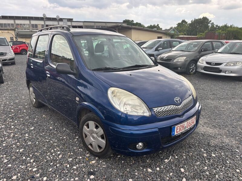 Blau Gebraucht 2004 Toyota Yaris Verso Van / Kleinbus | 1.650 € (Superpreis) - Bild 1/4
