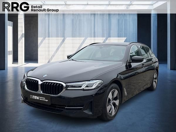 Schwarz Gebraucht 2022 BMW 520 Performance Kombi | 30.990 € (Guter Preis) - Bild 1/3