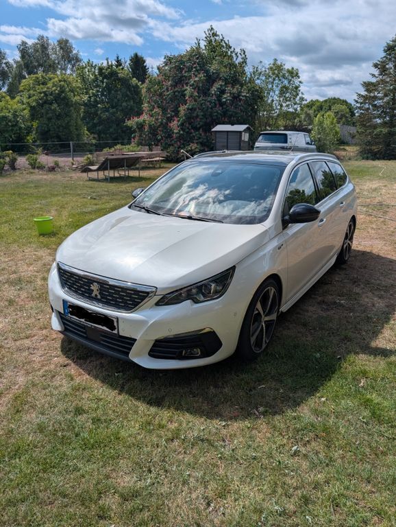 Weiß Gebraucht 2018 Peugeot 308 GT Kombi | 12.000 € (Guter Preis) - Bild 1/4
