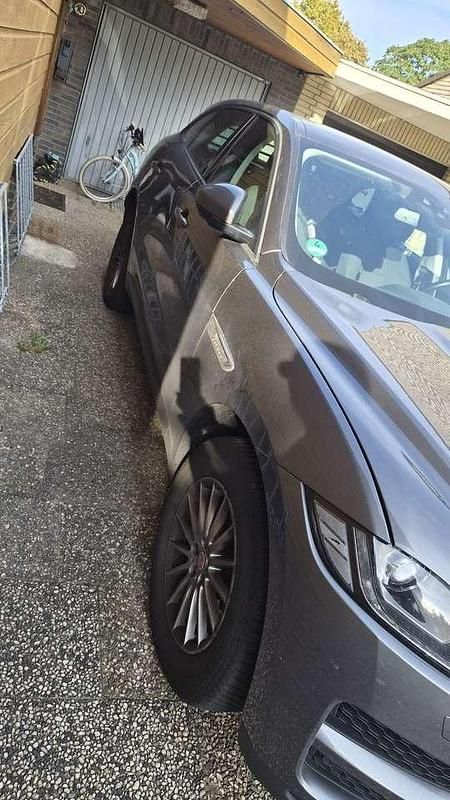 Gebraucht 2017 Jaguar F-Pace Pure SUV | 13.500 € (Superpreis) - Bild 1/4