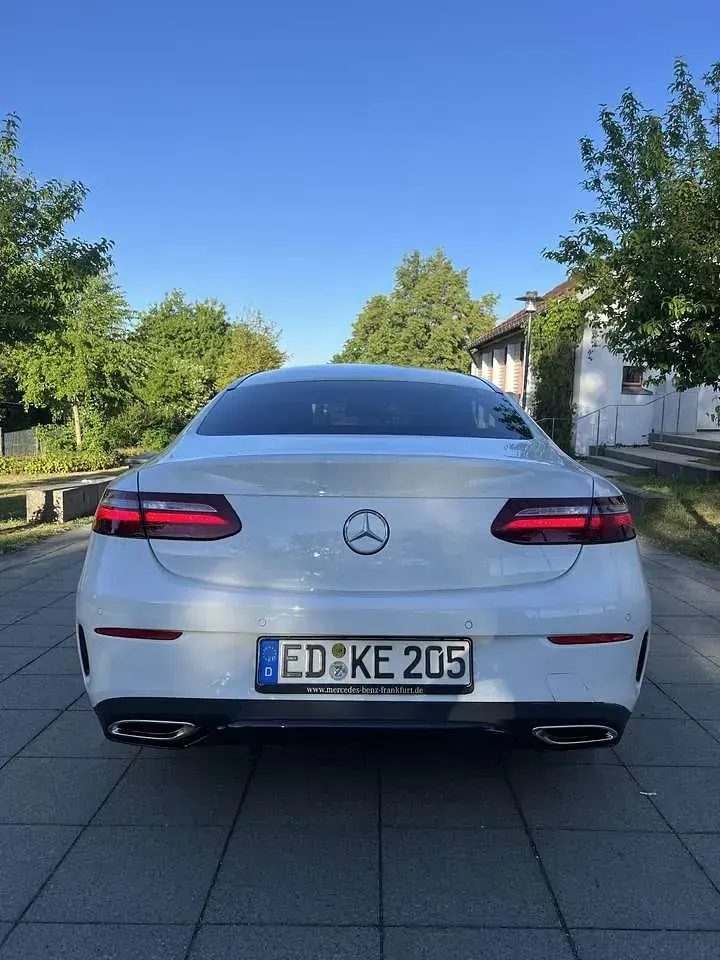 Gebraucht Mercedes E200 184 PS (135 kW) 2017 Weiß Coupé