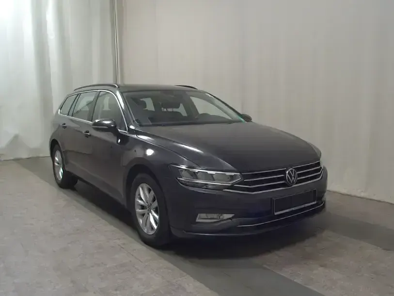 Gebraucht VW Passat Business 150 PS (110 kW) 2023 Mangangrau metallic Kombi