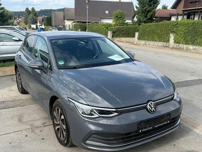 Grau Gebraucht 2022 VW Golf VIII Active Limousine | 22.499 € (Guter Preis) - Bild 1/4