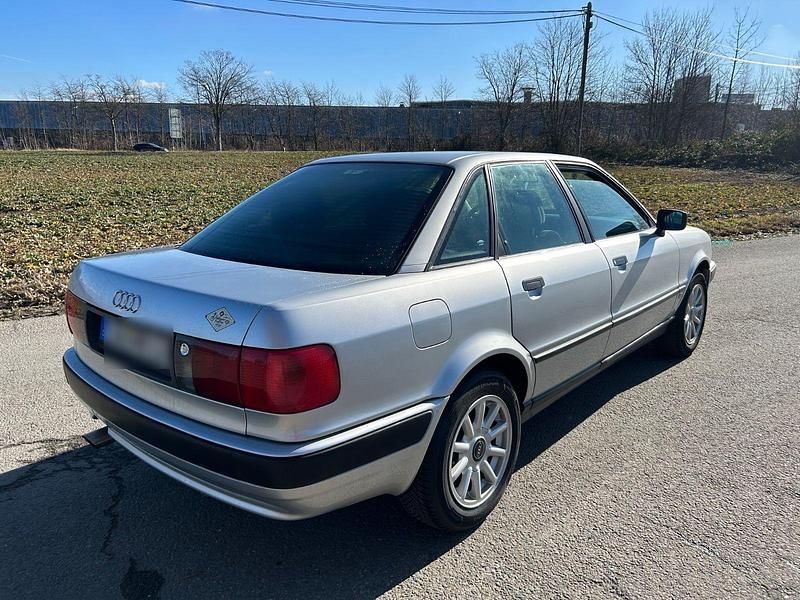 Second-hand Audi 80 116 CP (85 kW) 1994 Argintiu Berlinǎ