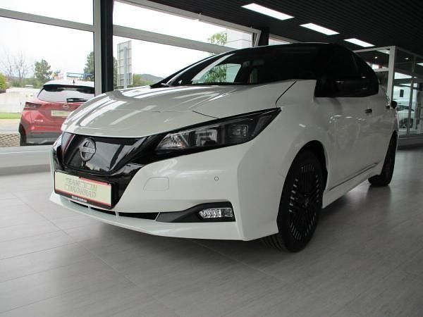 Weiß (white/black xdf) Gebraucht 2024 Nissan Leaf 360º Kleinwagen | 23.990 € (Fairer Preis) - Bild 1/4
