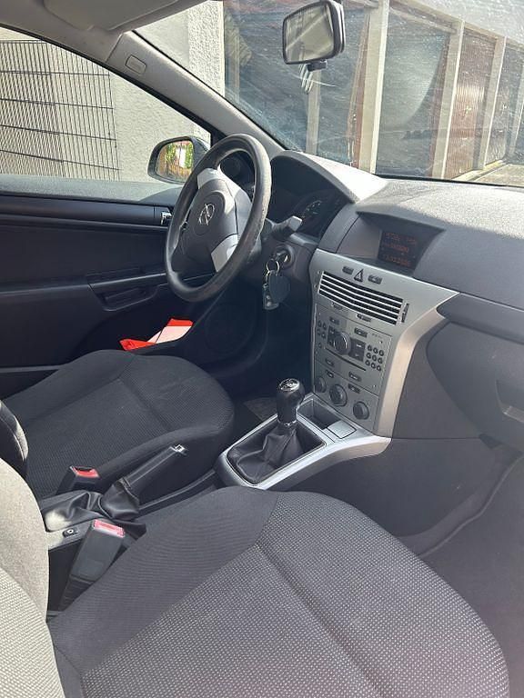 Gebraucht Opel Astra GTC Selection 90 PS (66 kW) 2010 Schwarz Coupé