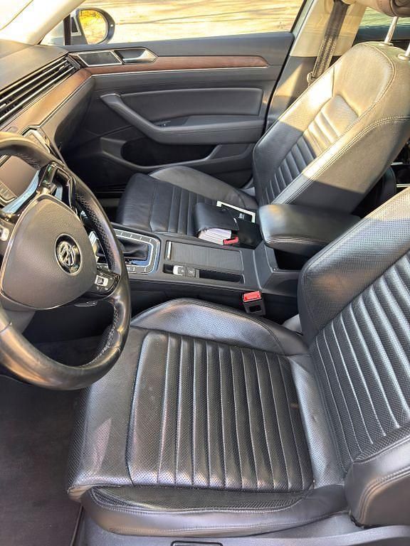 Silber Gebraucht 2015 VW Passat Highline Kombi | 15.000 € (Superpreis) - Bild 1/4