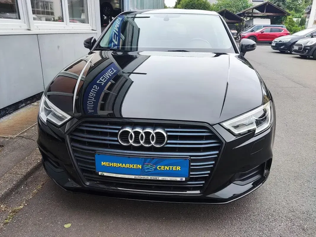 Gebraucht Audi A3 Sport 116 PS (85 kW) 2018 Schwarz (brillantschwarz) Limousine