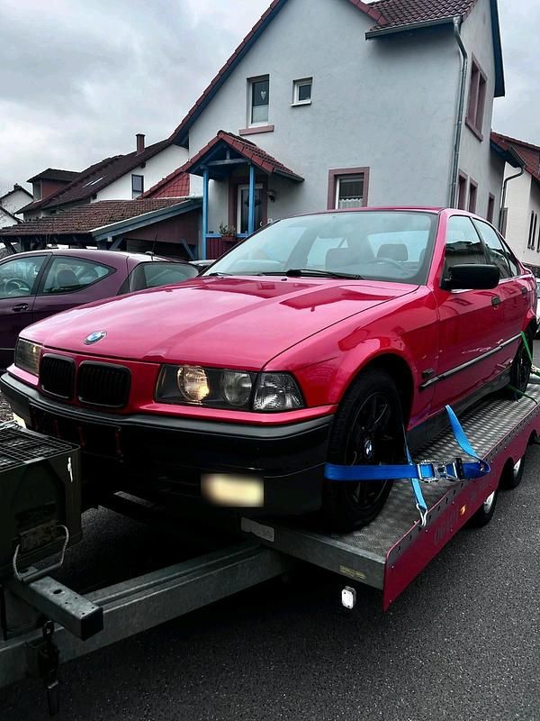 Gebraucht BMW 318 90 PS (66 kW) 1995 Rot Limousine