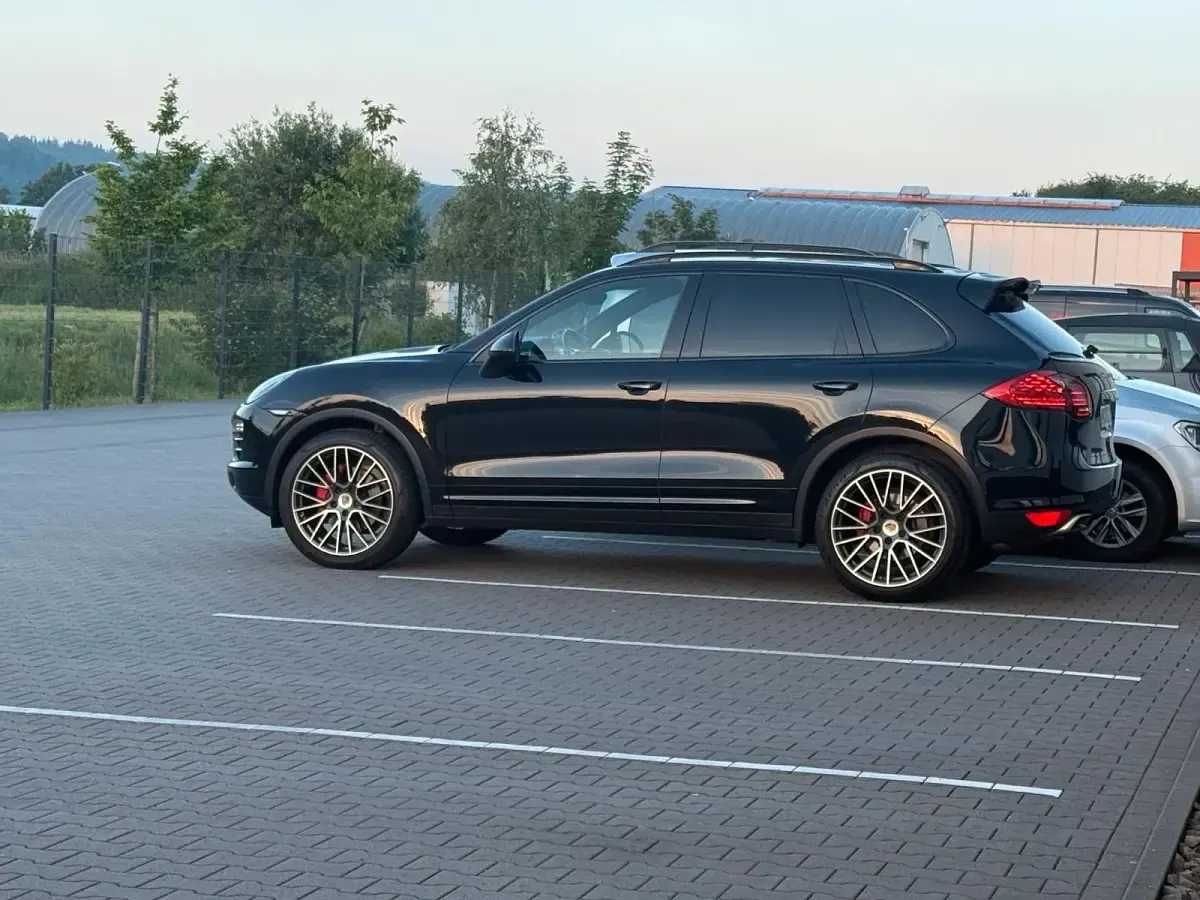 Gebraucht Porsche Cayenne 245 PS (180 kW) 2011 Schwarz SUV