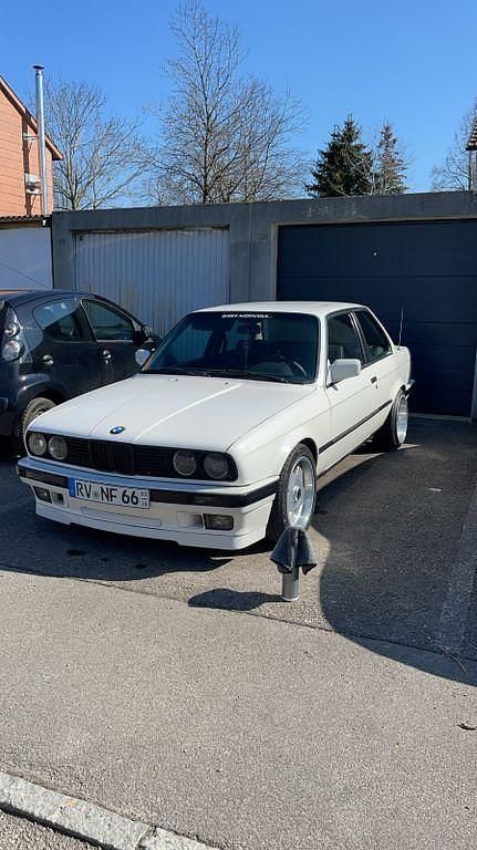 Weiß Gebraucht 1988 BMW 320 Coupé | 16.199 € - Bild 1/4