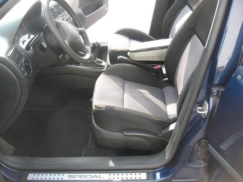 Gebraucht VW Golf IV 105 PS (77 kW) 2003 Blau Limousine