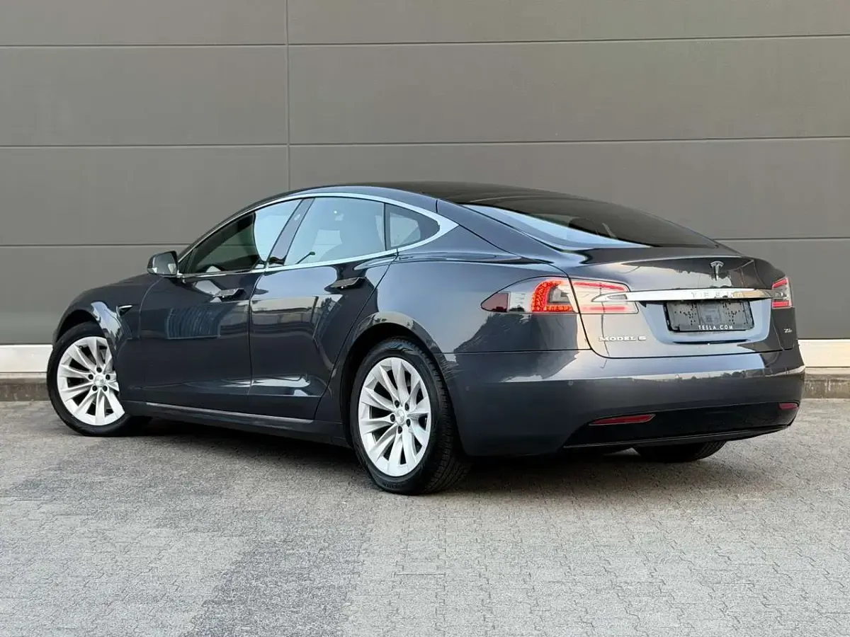 Used Tesla Model S 244 kW (332 HP) 2018 Silver Hatchback