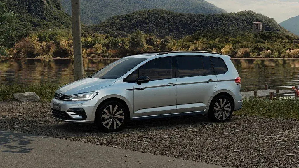 Gebraucht VW Touran R-line 150 PS (110 kW) 2025 Silber Van / Kleinbus